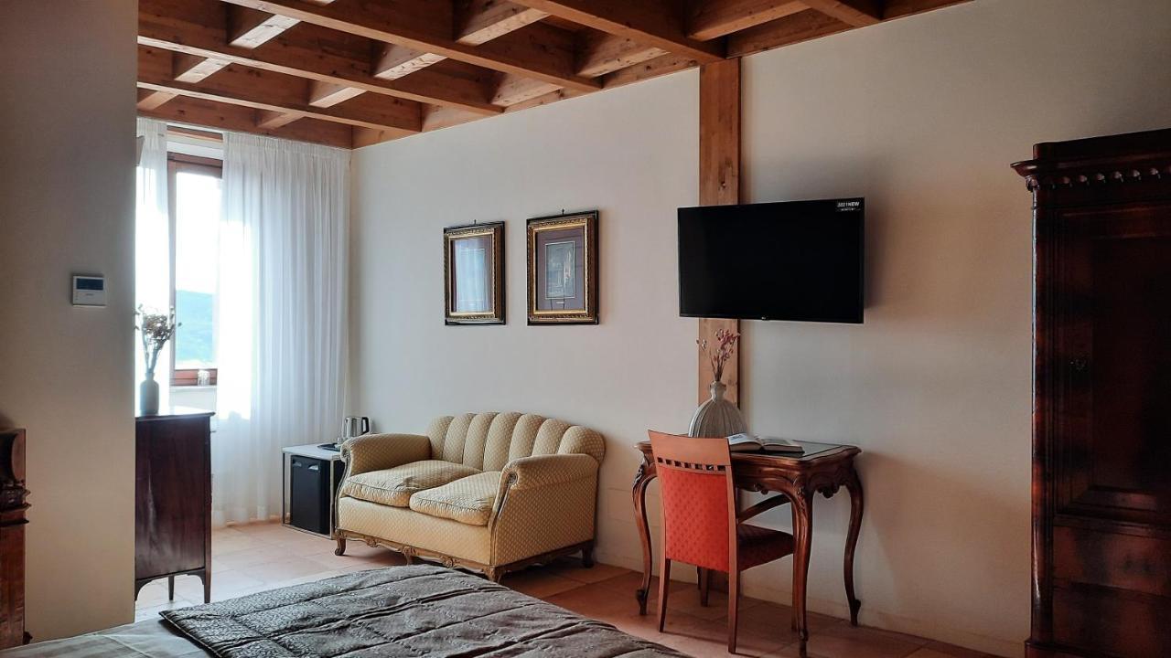 Palazzo Laureano - Dimora Storica 호텔 Tricarico 외부 사진